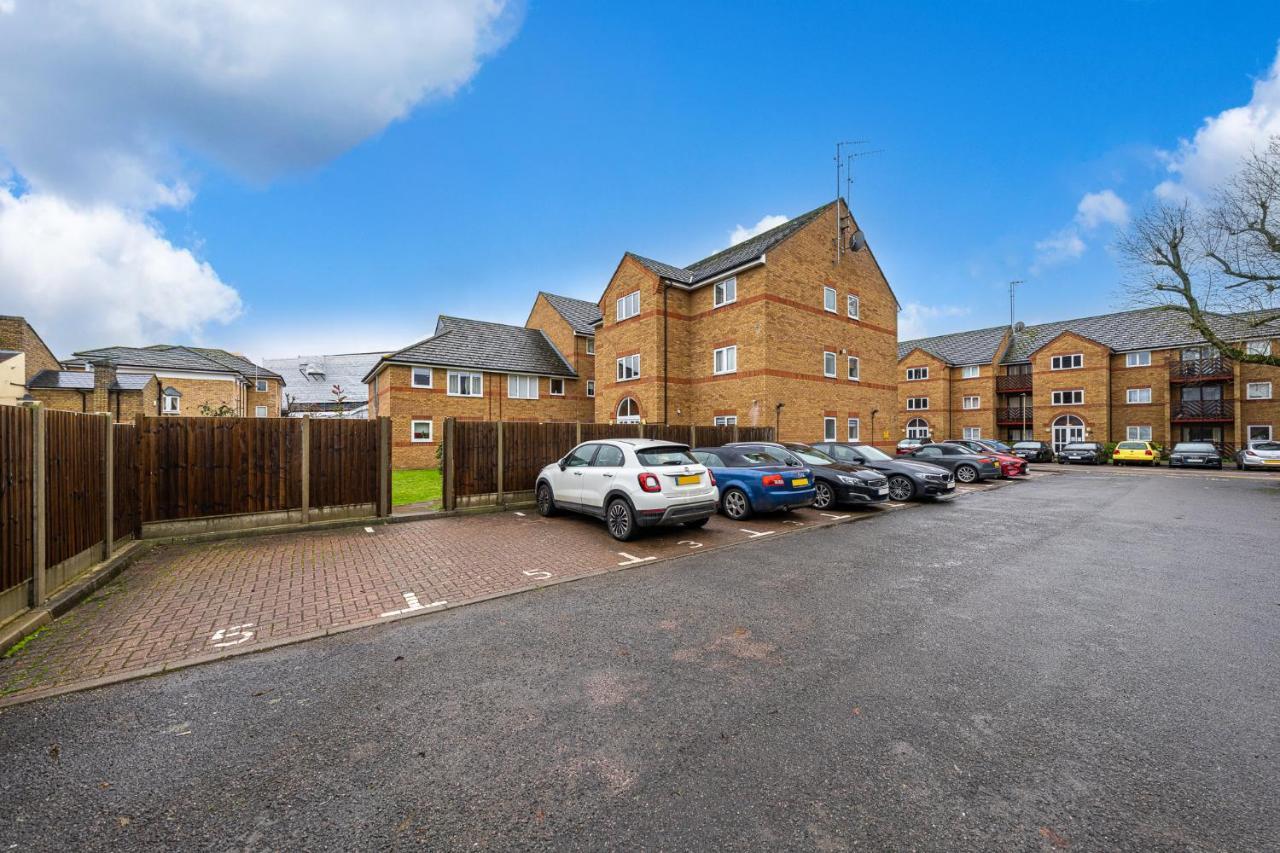 Luxury 2 Bed Apartment Stansted Airport Bishops Stortford 彼索普斯托福 外观 照片